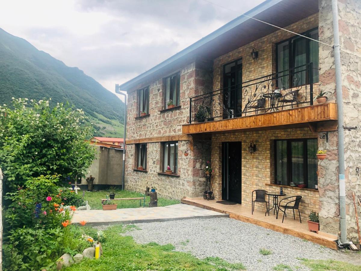 Ia'S Guest House Kazbegi Eksteriør bilde