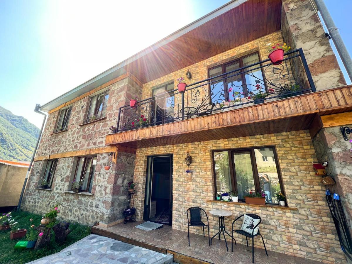 Ia'S Guest House Kazbegi Eksteriør bilde