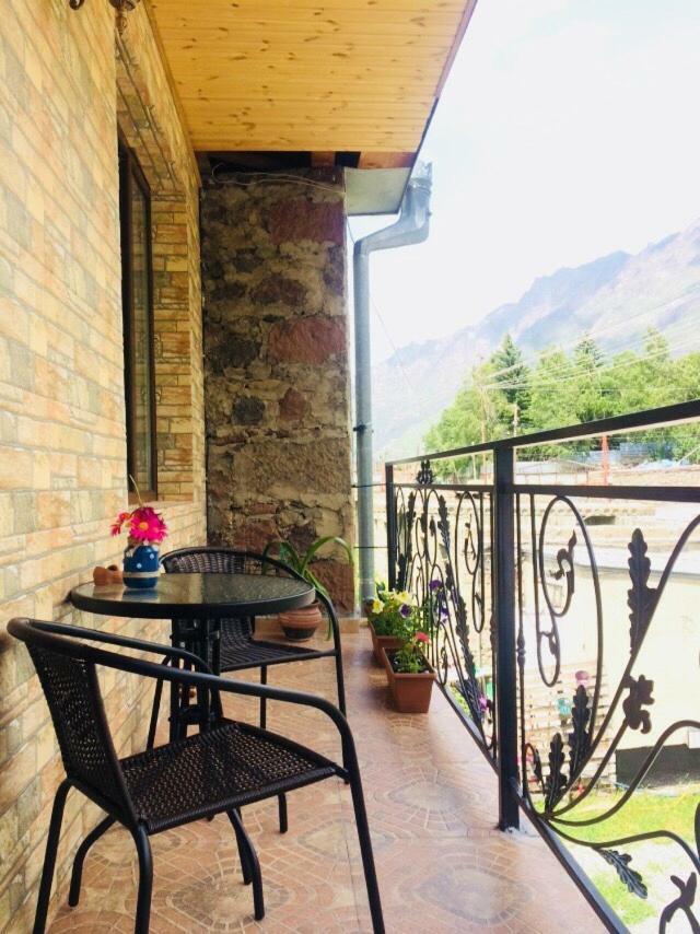 Ia'S Guest House Kazbegi Eksteriør bilde